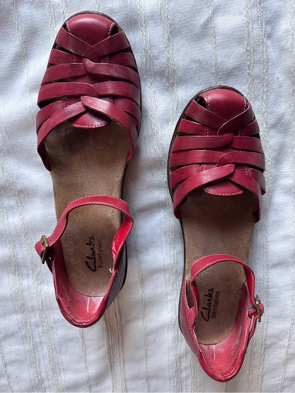 CLARKS Bendables "Wendy Land" woven red leather sandals | women’s 8